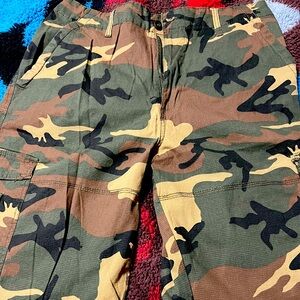 Monument size 36 camo shorts used once like new condition.